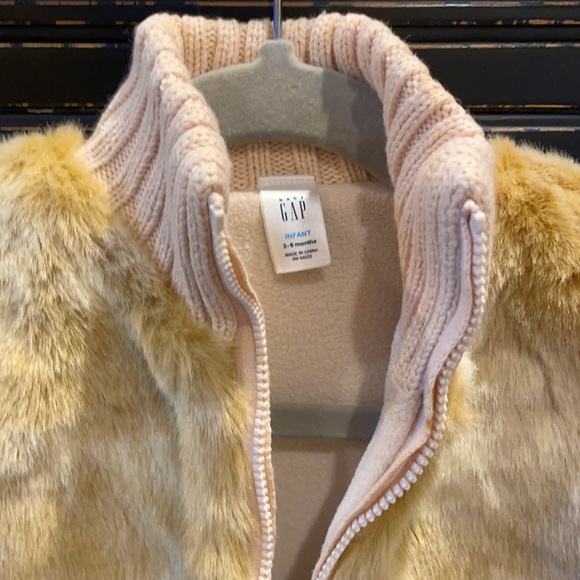 Baby Gap fur jacket - Picture 2 of 4